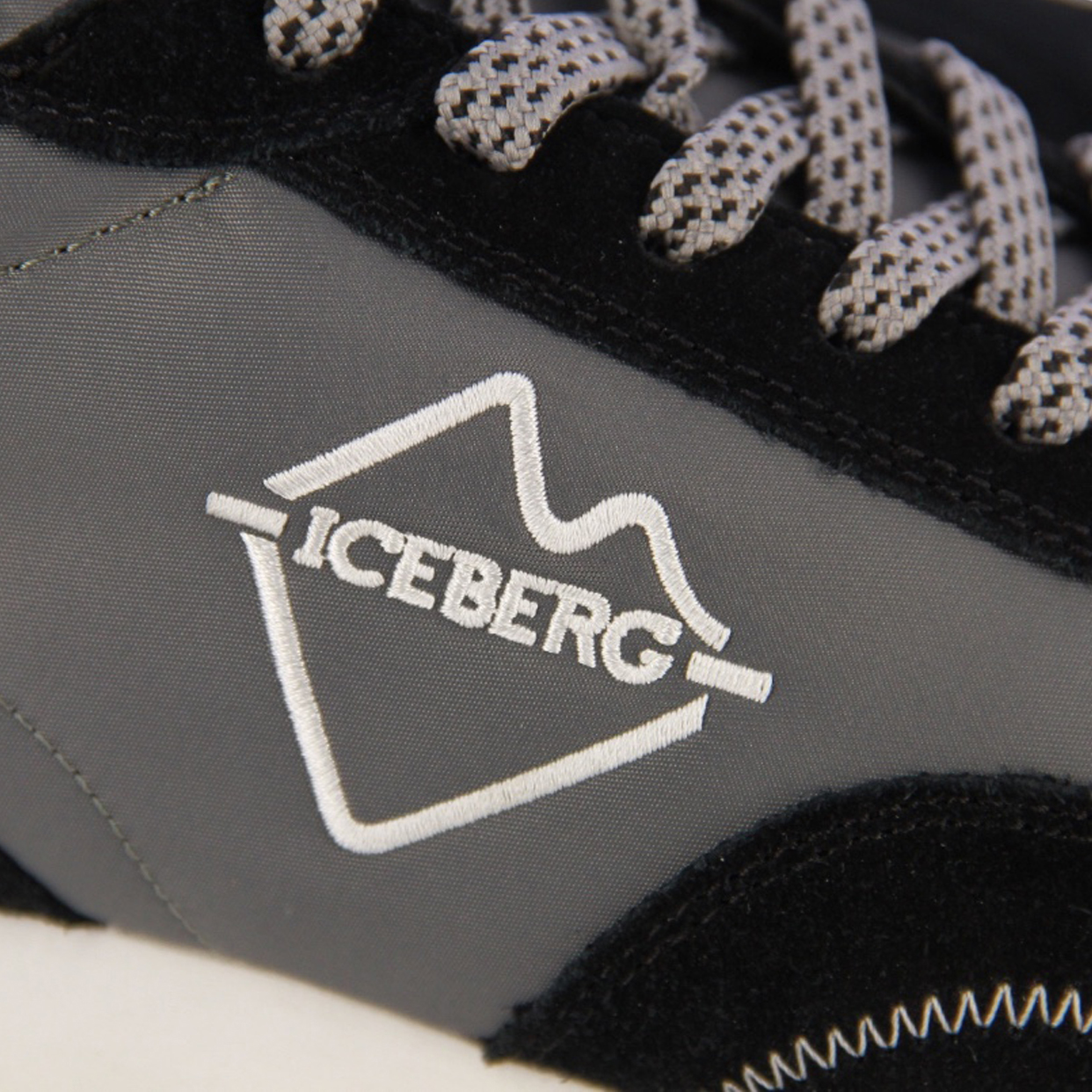 Low-Top Logo Sneaker -Black/Grey - Image 4