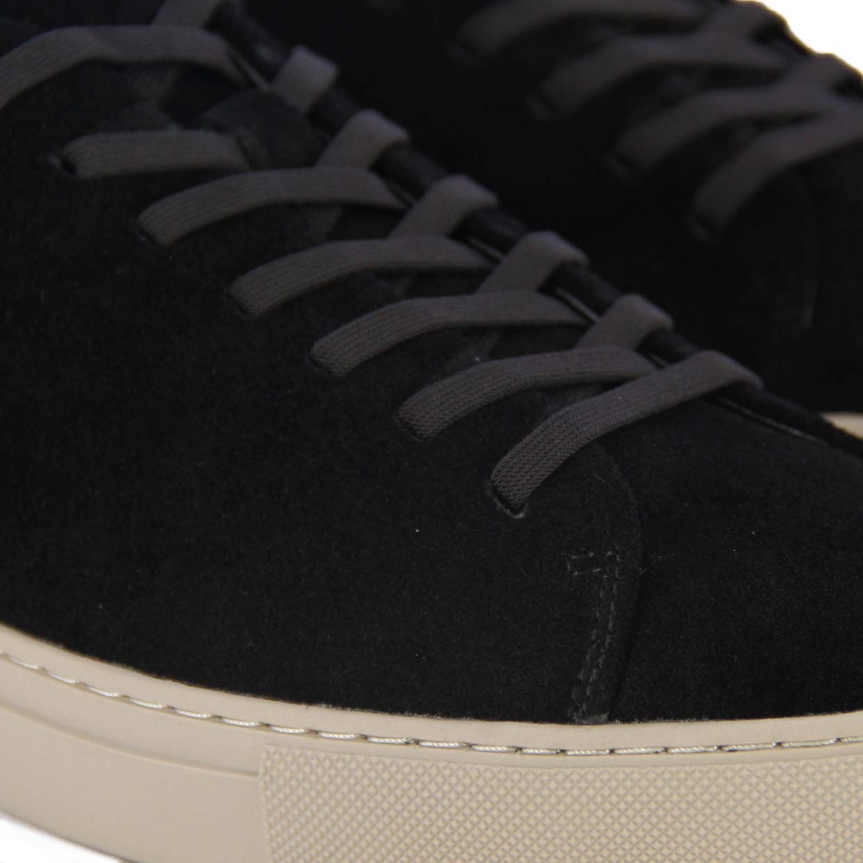 Suede Low-Top Sneakers -Black - Image 4